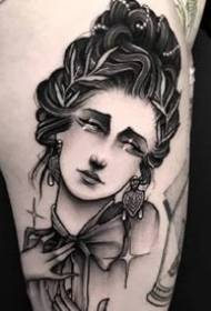 Un gruppo di disegni di tatuaggi per bambina nei toni del nero