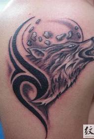 Foto siri ike nke Wolf Totem Tattoo