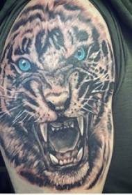 Jungen auf dem Arm gemalt Stacheln abstrakte Linien Tier Tiger Tattoo Bilder