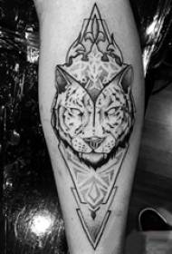Shumëllojshmëri tatuazhesh Tiger Tattoo e aftësive të zezë të tatuazheve për ngjyrosje të tatuazheve të modelit të tatuazhit tigër
