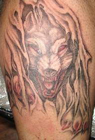 Злий татуювання шкіри розлючений вовк