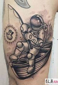 Tatuaje creativo del artista del tatuaje callejero Cisco KSL