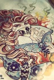 Foto del manoscritto del tatuaggio del geisha di personalità di colore