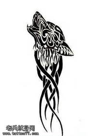 Yakışıklı serin totem kurt kafası dövme deseni
