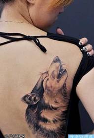 Terug wolf hoofd tattoo patroon