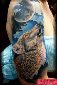Рука популярный очень красивый рисунок татуировки голова волка