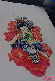 Pictiúr lámhscríbhinne tattoo cruthaitheach bláth geisha