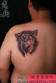 patrón de tatuaxe de lobo: patrón de tatuaxe de cabeza de lobo en gota de sangue