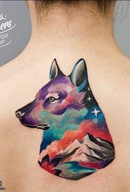 Wolf tattoo maitiro pane kumashure kune nyeredzi