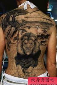 modello del tatuaggio del leone: modello del tatuaggio del leone della schiena piena