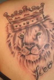 獅子王和皇冠紋身圖案