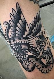 kalf adelaar slang oorlog tattoo patroon