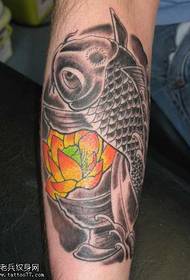 wzór tatuażu kałamarnicy na nogi 130779 - wzór tatuażu z połowy czerwonego lucjana
