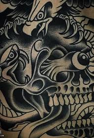 rug arend skedel tatoo patroon