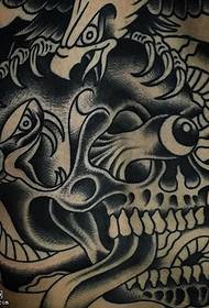 modello di tatuaggio teschio aquila posteriore