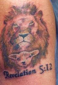 image de tatouage lion et mouton couleur épaule