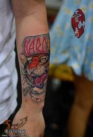 Modellu di tatuaggi di braccio Tigre