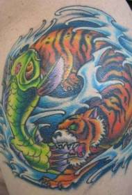Faarf Yin an Yang Klatschkombinatioun vu Fësch an Tiger Tattoo Muster