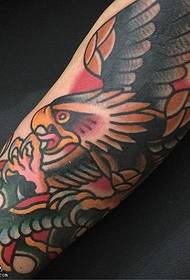 pola tato elang yang dilukis dengan tangan