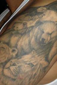 Big Bear en Lion zwart grijs tattoo patroon