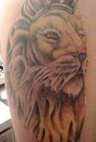 oroszlán fej korona tetoválás minta