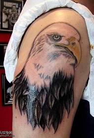 bukton nga dili parehas nga sumbanan sa tattoo sa agila
