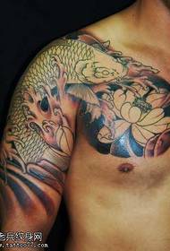 Half pusit at pattern ng lotus tattoo