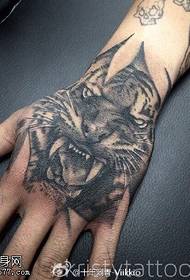 modello di tatuaggio tigre odioso a portata di mano