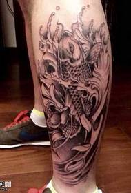 modello del tatuaggio del calamaro della gamba