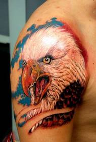 earm goed-look kleur eagle tattoo patroan