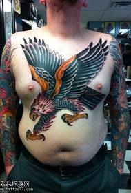 disegno del tatuaggio grande aquila sul petto
