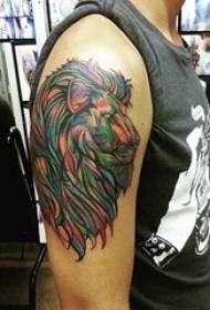 разнообразие от креативни доминиращи животни цар лъв модел татуировка
