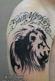 modeli i tatuazheve të luanit totem krah