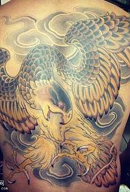 muundo kamili wa tattoo ya tai ya nyuma