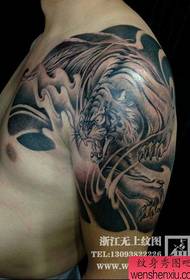 modello di tatuaggio tigre mezza tigre classico prepotente preferito dagli uomini