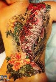 patrón de tatuaje de calamar de color de espalda completa