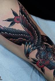 ຮູບແບບ tattoo eagle ກ່ຽວກັບຂໍ້ຕີນ
