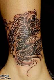 ben svart og hvitt blekksprut tatoveringsmønster