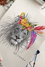 λιοντάρι μοτίβο τατουάζ κάτω από χειρογράφημα γιρλάντα