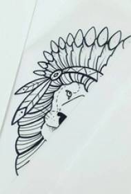 línea negra bosquejo medio creativo león tatuaje manuscrito