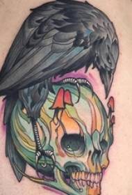 seuns op die geverfde waterverfskets kreatiewe horrorskull oorheersende arend tattoo foto