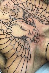 胸部荊棘鷹紋身圖案