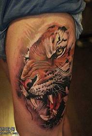 jalka dominoiva tiikeri pään tatuointikuvio