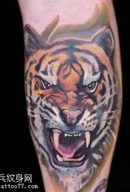 Tatuaggio di braccio color tigre