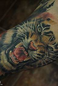 Modello di tatuaggio gamba tigre