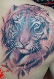 Model de tatuaj de tigru: model de tatuaj de cap de umăr