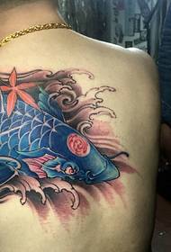 verschillende afbeeldingen van blauwe inktvis-tatoeages in verschillende delen