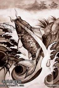 tradicinis karpių šokinėjantis drakonas rankraštinis tatuiruotės raštas