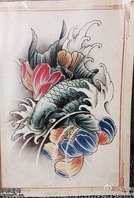 imagen tradicional del tatuaje del loto del calamar