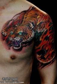 Nusu ya muundo wa tattoo ya shawl tiger